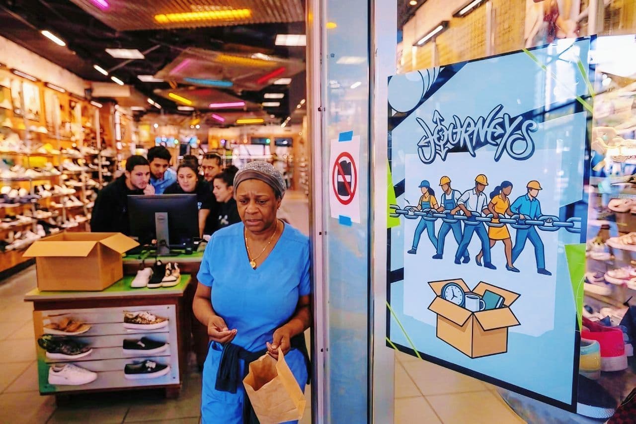 Job Market Tightens: Workers Hold On as Layoffs Rise